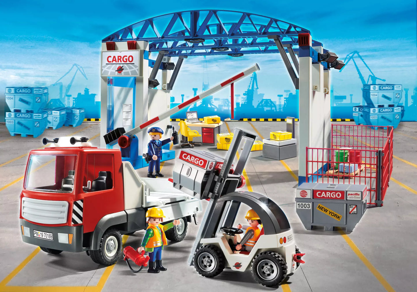 Playmobil 70169 City Action Cargo-Halle mit Transportfahrzeugen