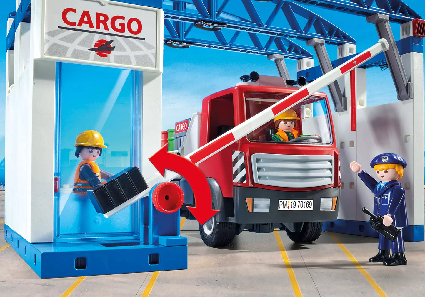 Playmobil 70169 City Action Cargo-Halle mit Transportfahrzeugen